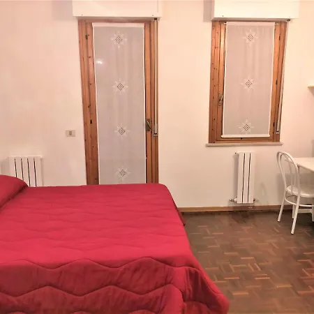 Oleandro A Tra Centro E Mare Fano